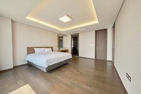 UH FLAT SIGNATURE DAEGU