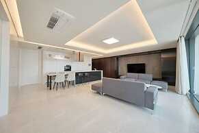 UH FLAT SIGNATURE DAEGU