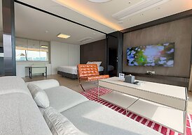 UH FLAT SIGNATURE DAEGU