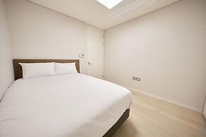 UH FLAT SIGNATURE DAEGU