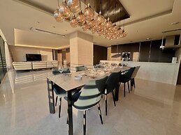 UH FLAT SIGNATURE DAEGU