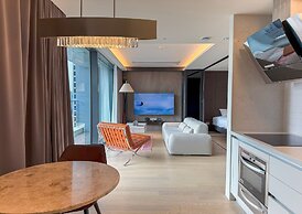 UH FLAT SIGNATURE DAEGU