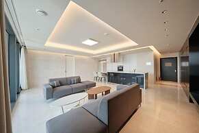 UH FLAT SIGNATURE DAEGU