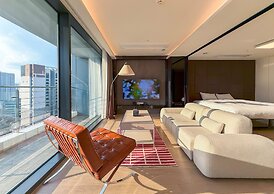 UH FLAT SIGNATURE DAEGU