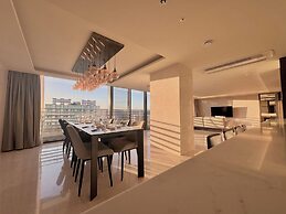 UH FLAT SIGNATURE DAEGU