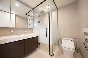 UH FLAT SIGNATURE DAEGU