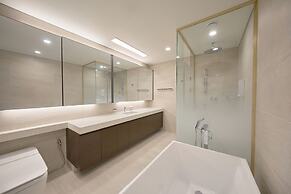 UH FLAT SIGNATURE DAEGU