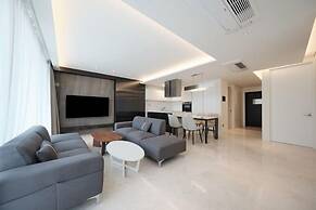 UH FLAT SIGNATURE DAEGU