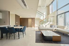 UH FLAT SIGNATURE DAEGU