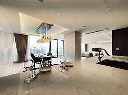 UH FLAT SIGNATURE DAEGU