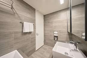 UH FLAT SIGNATURE DAEGU