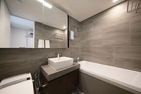 UH FLAT SIGNATURE DAEGU