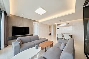 UH FLAT SIGNATURE DAEGU