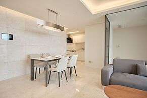 UH FLAT SIGNATURE DAEGU