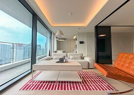 UH FLAT SIGNATURE DAEGU