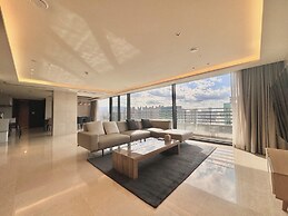 UH FLAT SIGNATURE DAEGU