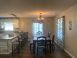 Oak Island 4BR Retreat