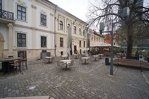 JAIS Home-Moon Apartment-Old Town/ Muzeului Square