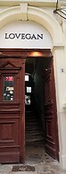 JAIS Home-Moon Apartment-Old Town/ Muzeului Square