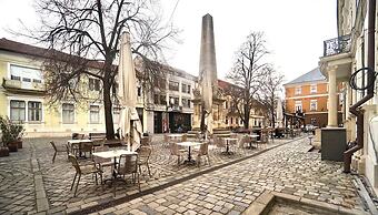 JAIS Home-Moon Apartment-Old Town/ Muzeului Square