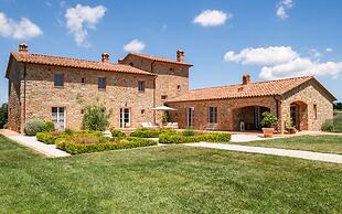 Luxury Farmhouse in Umbria-podere Montecani