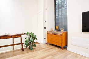 JOIVY Stylish Central Maisonette