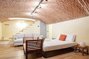 JOIVY Stylish Central Maisonette