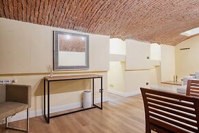 JOIVY Stylish Central Maisonette