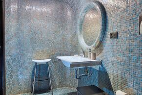 JOIVY Stylish Central Maisonette