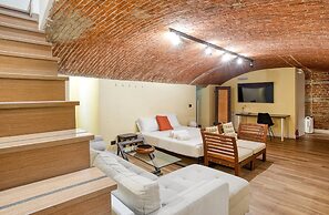 JOIVY Stylish Central Maisonette