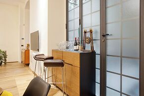 JOIVY Stylish Central Maisonette