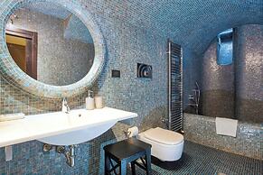 JOIVY Stylish Central Maisonette