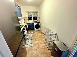 2 Bed-2 Bath-town Centre-free Parking