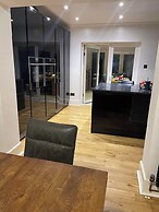 5beds10people 5minutes dr Airport Train Station