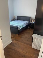 5beds10people 5minutes dr Airport Train Station