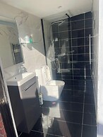 5beds10people 5minutes dr Airport Train Station