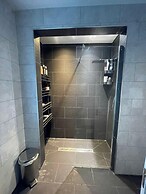 5beds10people 5minutes dr Airport Train Station