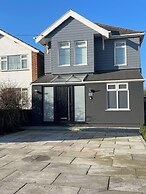 5beds10people 5minutes dr Airport Train Station