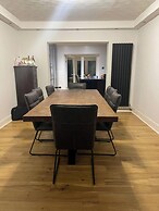 5beds10people 5minutes dr Airport Train Station