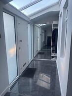 5beds10people 5minutes dr Airport Train Station