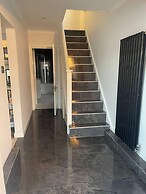 5beds10people 5minutes dr Airport Train Station