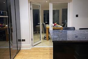 5beds10people 5minutes dr Airport Train Station