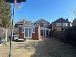 5beds10people 5minutes dr Airport Train Station