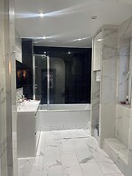 5beds10people 5minutes dr Airport Train Station