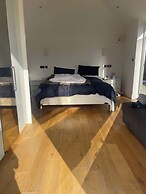 5beds10people 5minutes dr Airport Train Station