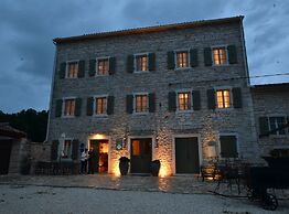 Tranquil Getaway With Shared Pool in Bale