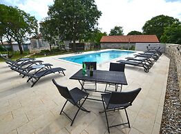 Tranquil Getaway With Shared Pool in Bale