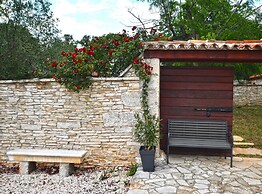 Tranquil Getaway With Shared Pool in Bale