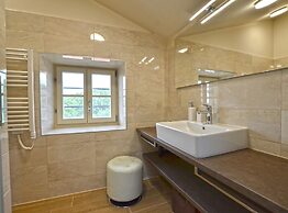 Tranquil Getaway With Shared Pool in Bale