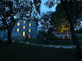 Tranquil Getaway With Shared Pool in Bale